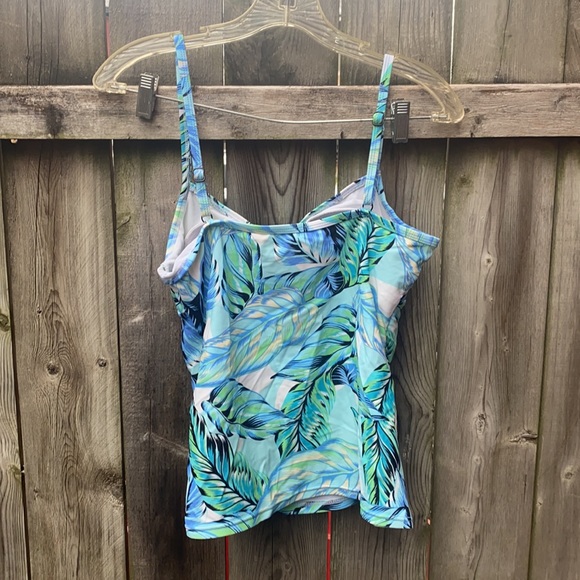 Croft and Barrow swim top sz. 12 - Picture 4 of 4